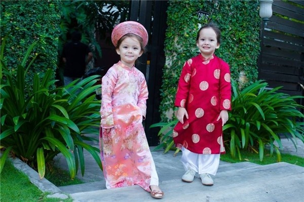 Ngam cap song sinh Tom Tep dien ao dai cuc yeu-Hinh-3